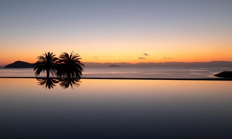 インフィニティラグーンと凪いだ瀬戸内海