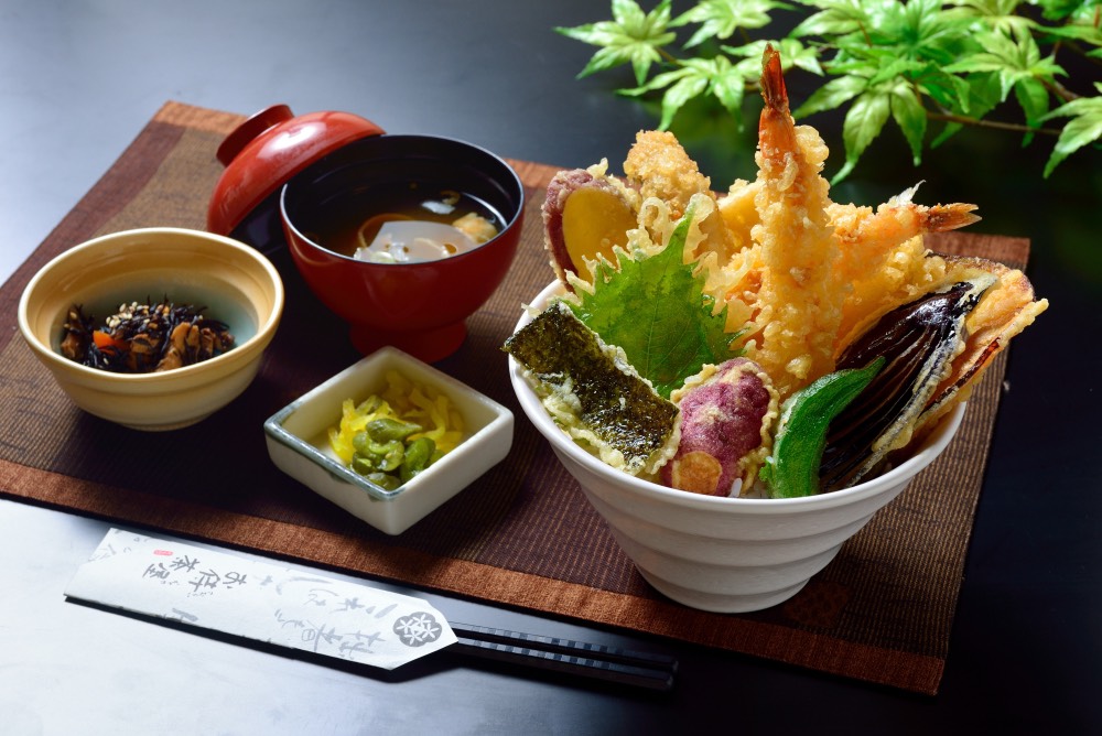 巌門（しあわせ祈岩）