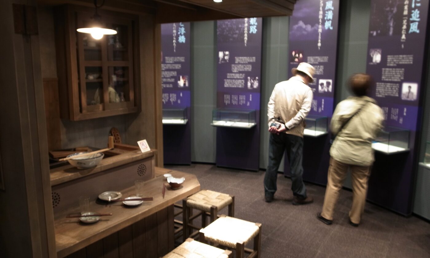 作詞家・星野哲郎の机から～生誕100年記念再現展示【流行歌、いろいろ書きました。】