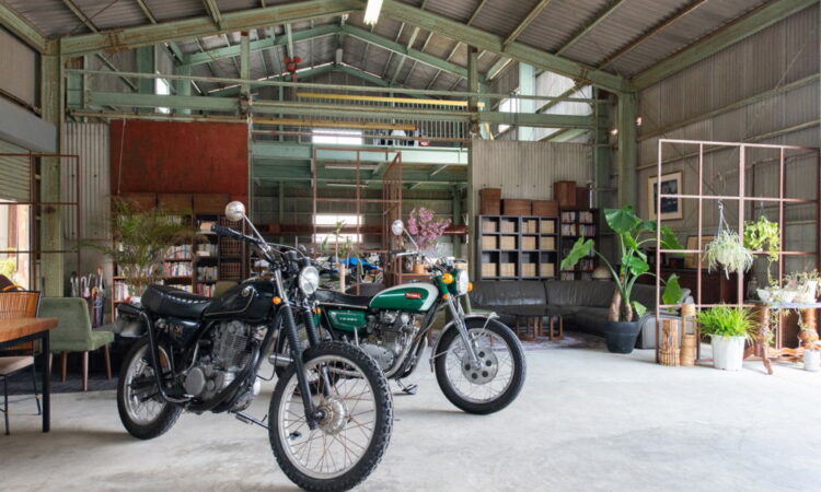 大型倉庫のキッチン&リビング