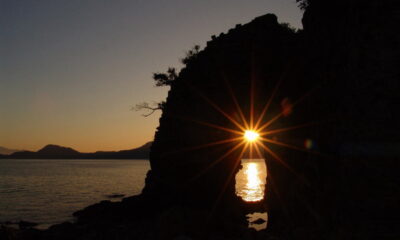 巌門（しあわせ祈岩）