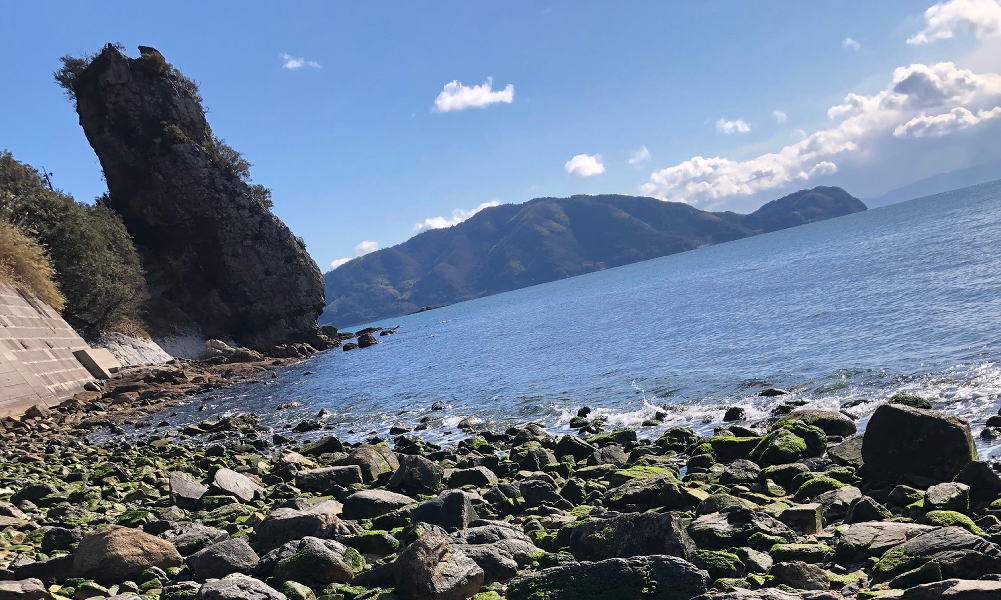 立岩（しあわせ祈岩）