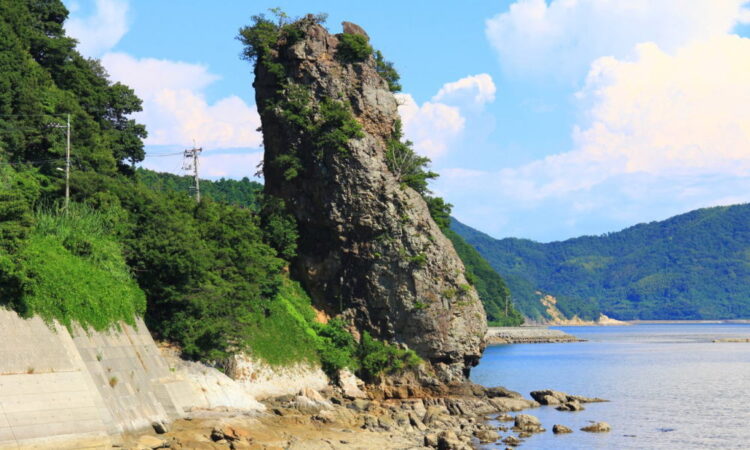 立岩（しあわせ祈岩）