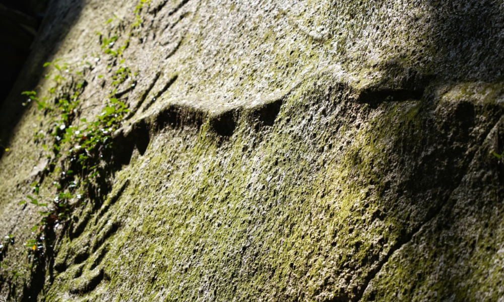 「しあわせ祈岩」めぐりをスマホにてご案内