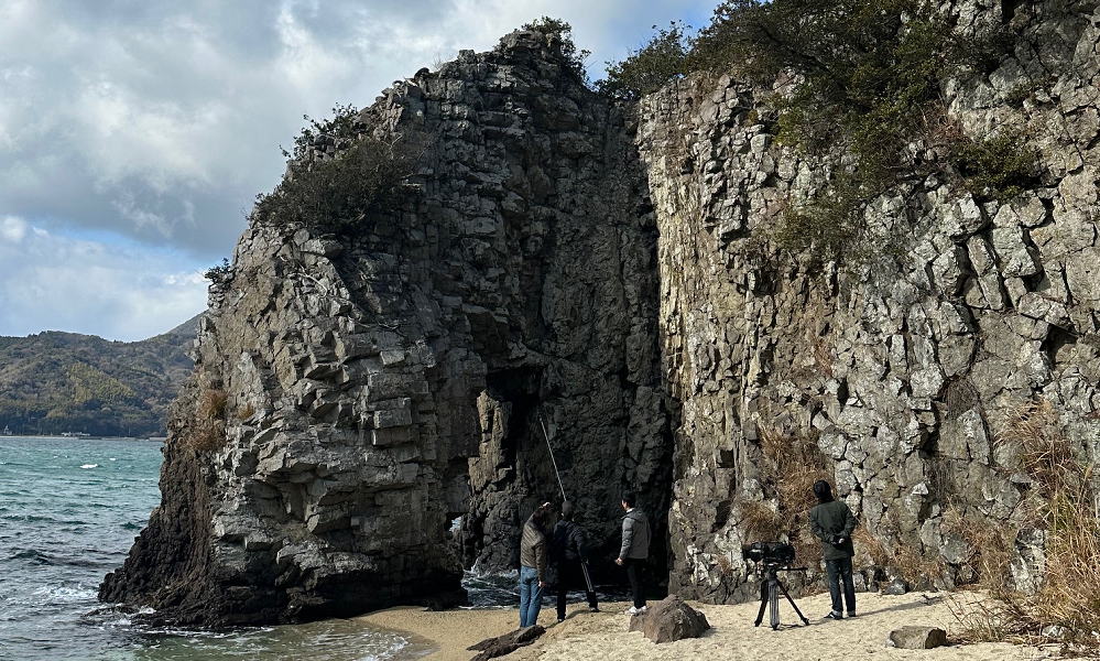 巌門（しあわせ祈岩）